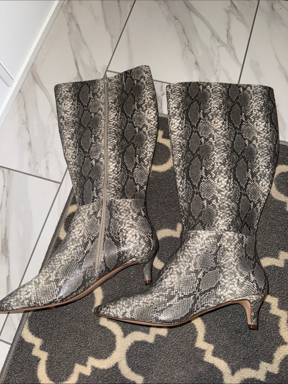 comfortview Snake-Print Knee Boots in Gray and Black
